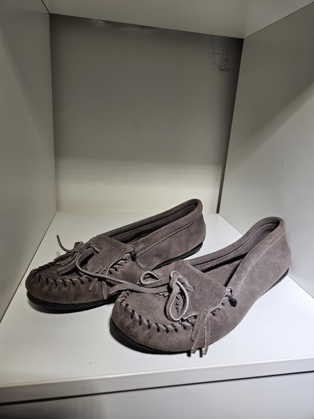 Minnetonka Women's  Moccasin Loafers - Taupe Gray Size 9